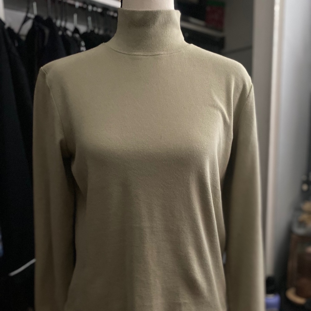 Green Turtle Neck Size Medium